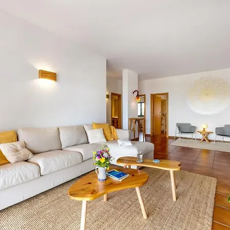 Apartment Spacious With Sea View