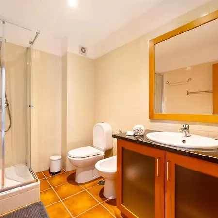 Spacious With Sea View Apartament *
