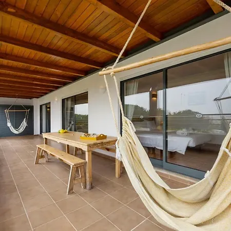Spacious With Sea View Apartament