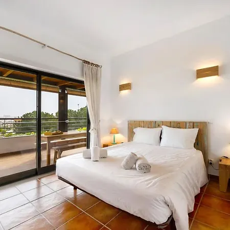 Apartment Spacious With Sea View